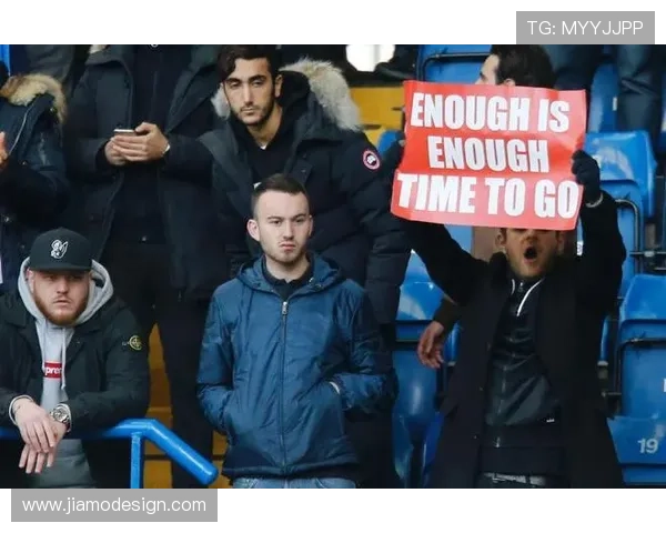 内维尔遭枪迷怒斥赖特强势力挺